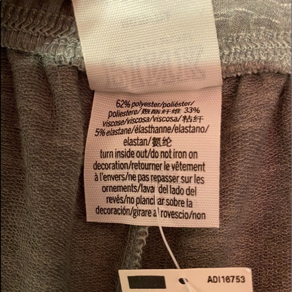 VS PINK CLASSIC JOGGERS VARSITY PULLOVER SET - Picture 15 of 15